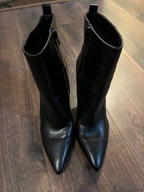 Guess Black Pointed Toe Mid-Calf Ankle Boots